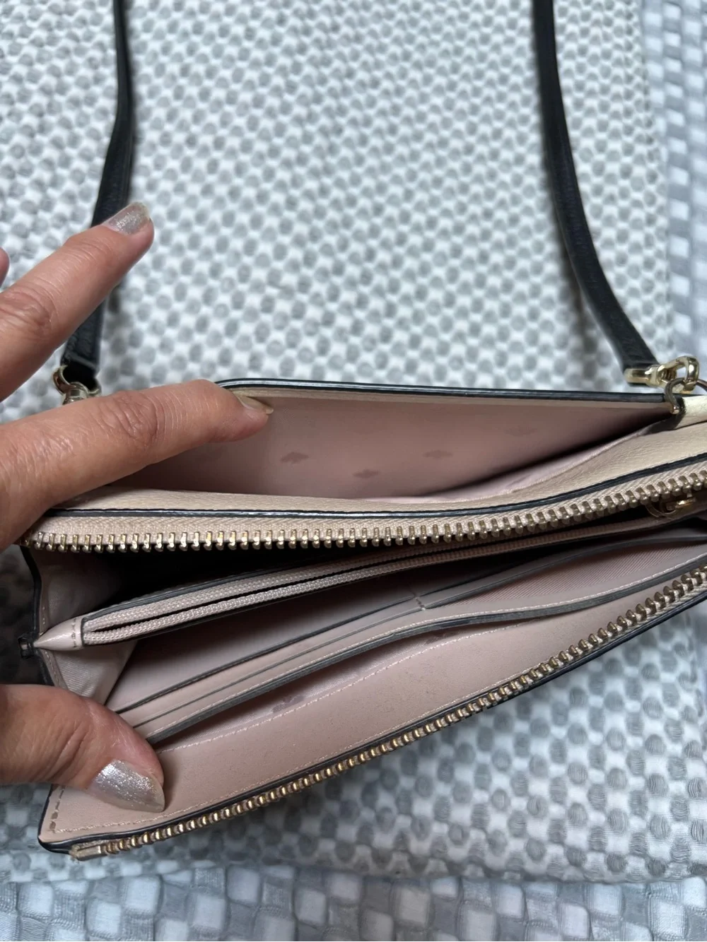 kate spade White, Beige & Black Pebbled Leather Crossbody Wallet/Bag